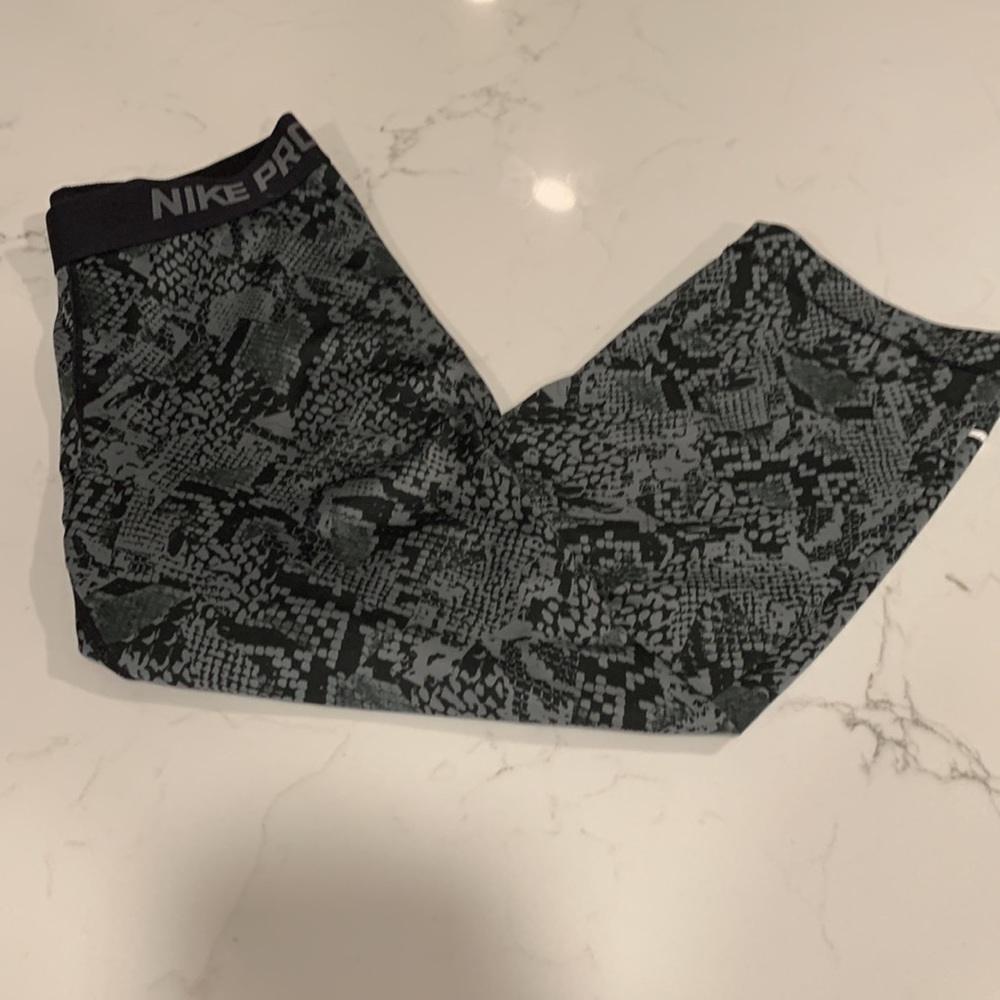 Nike Pro Women’s Snake skin tights - Picture 6 of 7